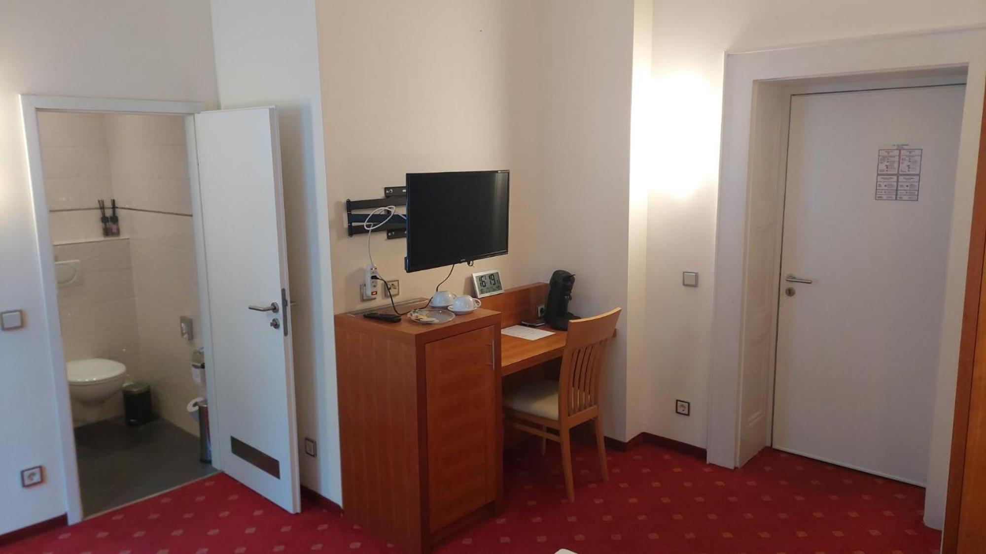 Die Villa, Zimmer 17, Dz Leverkusen Dış mekan fotoğraf